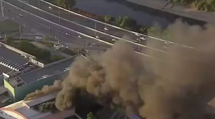 Incêndio deixa duas pessoas feridas em complexo de diversões em SP
