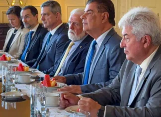 Senadores brasileiros buscam diálogo sobre tarifas impostas por Trump