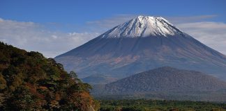 Homem resgatado no monte Fuji retorna para buscar celular e precisa de novo resgate