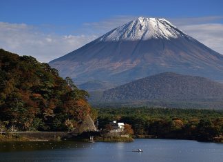Homem resgatado no monte Fuji retorna para buscar celular e precisa de novo resgate