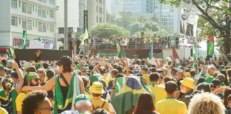 Ato em São Paulo pede anistia a Bolsonaro e exalta Trump