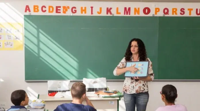 Inscrições de processo seletivo para mais de 5 mil vagas de professores do Ensino Médio Técnico vão até dia 11