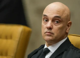 Moraes decreta prisão domiciliar de Bolsonaro
