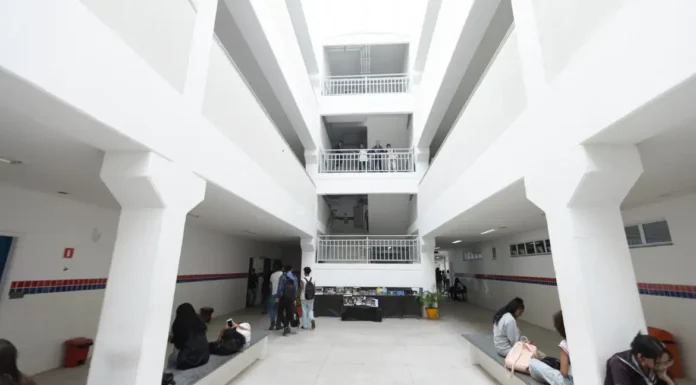 Escola em tempo integral deve ter jornada mínima de 35 horas semanais