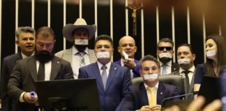 Oposição ocupa plenários por anistia a 8/1 e impeachment de Moraes