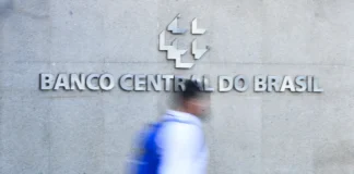 BC acompanha tarifaço e vê juro alto por tempo “bastante prolongado”