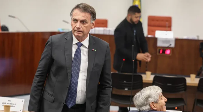 Defesa de Bolsonaro recorre contra prisão domiciliar