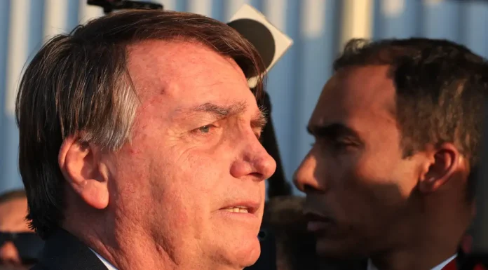 Moraes autoriza Bolsonaro a receber visita de médicos particulares