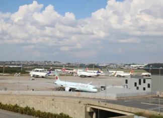 Aviões quase batem durante taxiamento no Aeroporto Internacional de SP