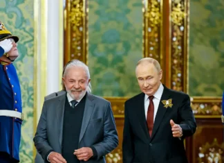 Lula recebe ligação de Putin para conversa sobre Ucrânia e Brics