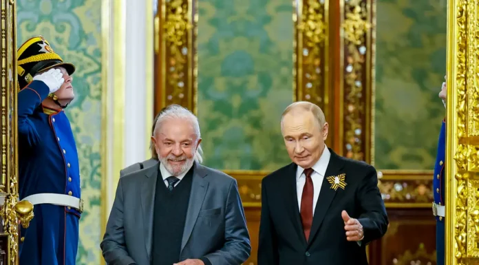 Lula recebe ligação de Putin para conversa sobre Ucrânia e Brics