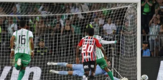 Rafael defende pênalti e São Paulo garante empate na Libertadores