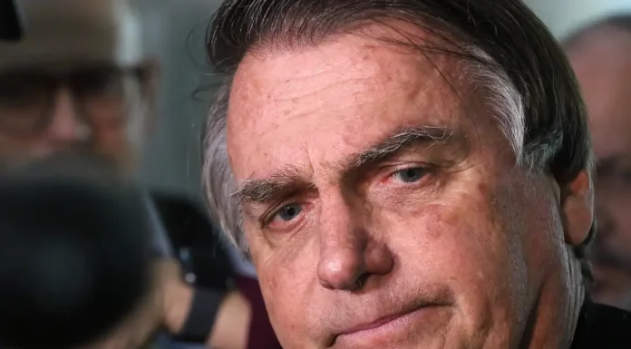 Após cirurgia, Bolsonaro segue na UTI sem previsão de alta
