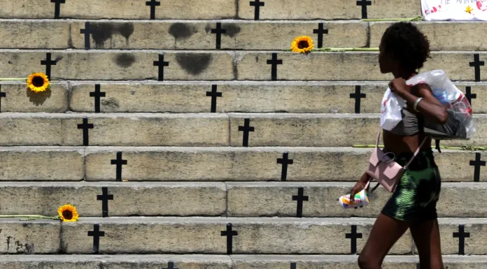 Casos de feminicídio por arma de fogo aumentam em 2025 no país
