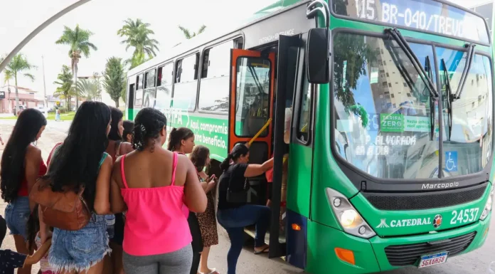 Setor de serviços cresce 0,1% em agosto e amplia recorde