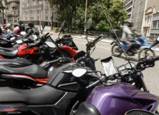 Trabalhador por aplicativo ganha mais, porém tem jornadas mais longas