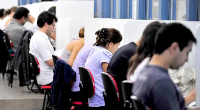 Governo anuncia edital para investir R$ 108 mi em cursinhos populares