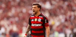Flamengo vence no Maracanã e empata em número de pontos com Palmeiras