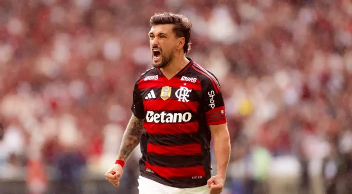 Flamengo vence no Maracanã e empata em número de pontos com Palmeiras
