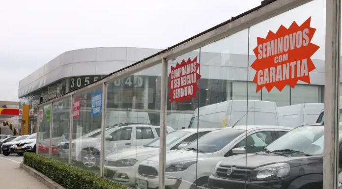 Vendas de veículos financiados têm queda em março, diz B3