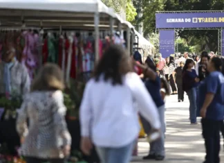Desemprego no trimestre cai para menor taxa da série histórica