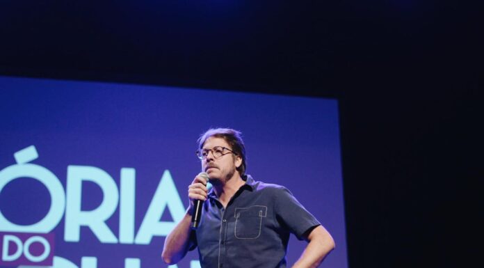 Fabio Porchat desembarca em Barueri com o espetáculo “Histórias do Porchat”