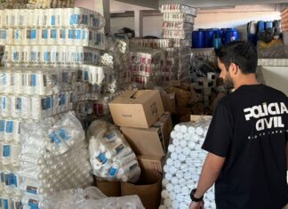 Polícia fecha duas fábricas clandestinas de cosméticos no Rio