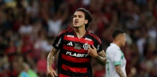 Flamengo goleia no Maracanã para liderar o Campeonato Brasileiro