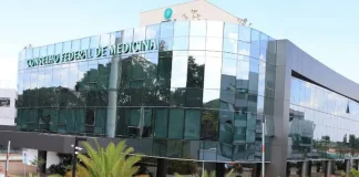 Entidades criticam CFM após veto a terapias para jovens trans