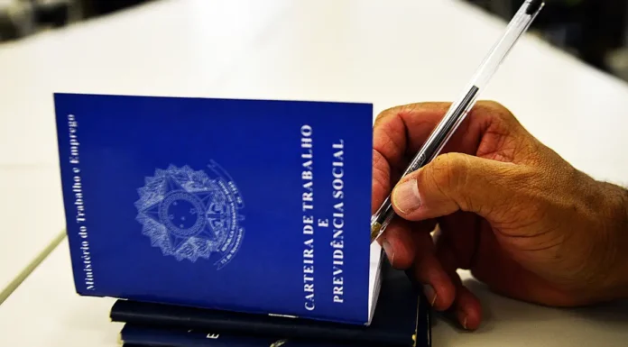 Desemprego recua para 5,6%, a menor taxa desde 2012, mostra IBGE