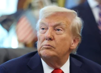 Trump ameaça cancelar licenças de TVs e rádios que criticam governo