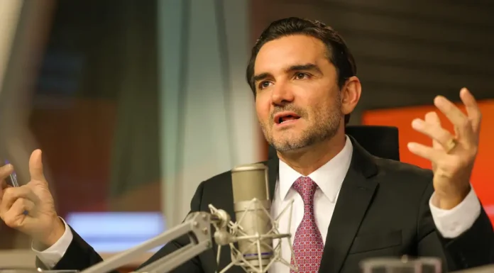 Celso Sabino confirma a Lula que deixará Ministério do Turismo