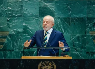 Democracia é o que está em jogo para a humanidade, alerta Lula nos EUA