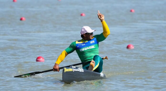 Isaquias Queiroz garante ouro na Copa do Mundo de canoagem velocidade