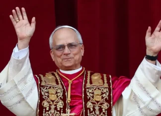 Em 1ª saída do Vaticano, Leão 14 visita túmulo do papa Francisco