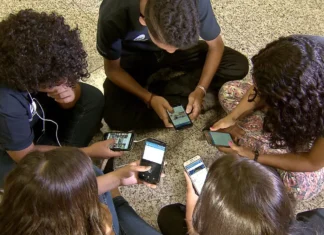 Adolescentes não têm apoio para lidar com redes sociais, diz pesquisa
