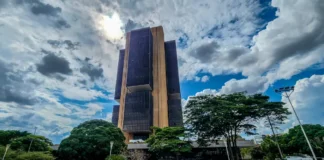 Copom eleva juros básicos da economia para 14,75% ao ano