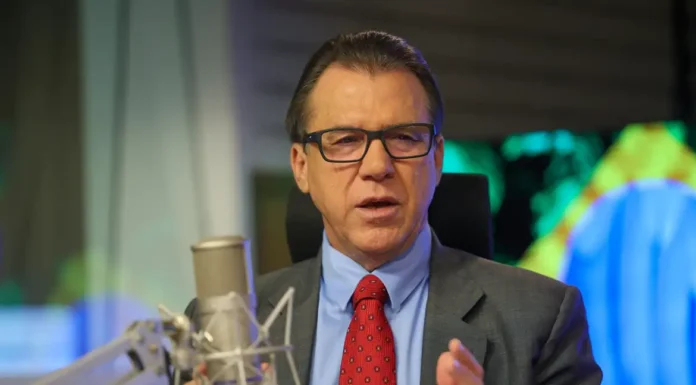 Jornada 6×1 é cruel, diz ministro do Trabalho, Luiz Marinho