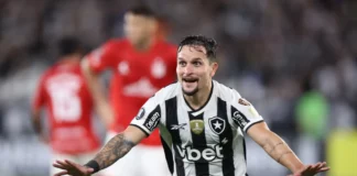 Artur marca golaço e Botafogo vence Estudiantes na Libertadores