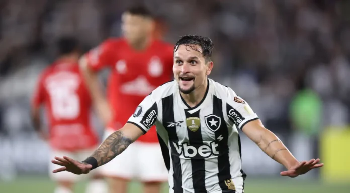Artur marca golaço e Botafogo vence Estudiantes na Libertadores