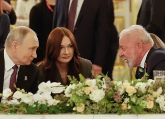 Na Rússia, Lula celebra 80 anos da vitória contra o nazismo