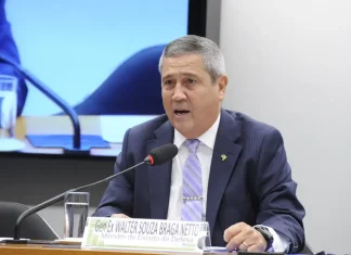 Alexandre de Moraes mantém prisão do general Braga Netto
