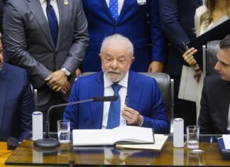 Democracia foi a grande vitoriosa, diz Lula em discurso de posse