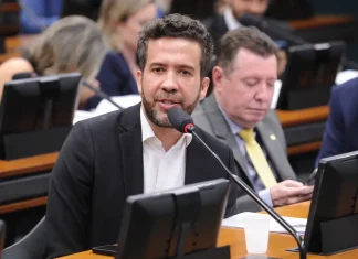 PF indicia deputado Janones por suspeita de esquema de “rachadinha”