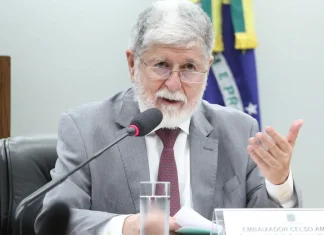 Celso Amorim defende que Brasil deve insistir em diálogo com Venezuela