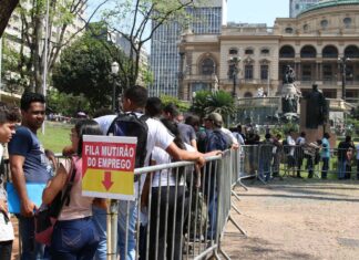 Desemprego é maior entre mulheres e negros, diz IBGE