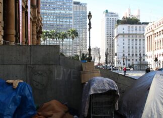 Morador em situação de rua morre em centro de convivência em São Paulo