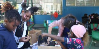 Após 8 anos de luta, escola muda de nome e homenageia escritora