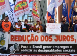 Centrais sindicais fazem protesto em SP contra juros altos