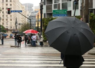 Domingo de eleição terá pancadas de chuva em boa parte do país